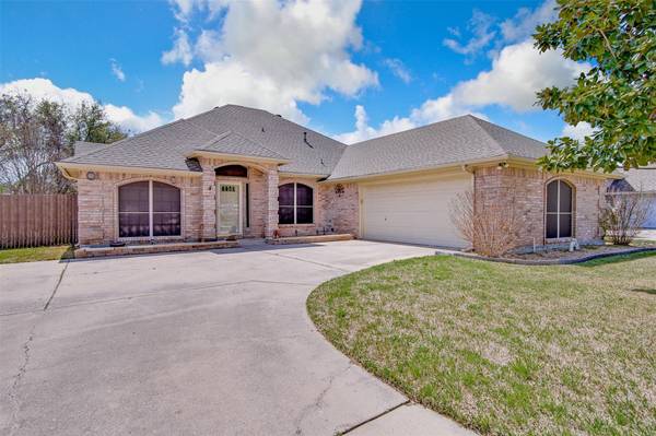 8141 Wendy Lane, Benbrook, TX 76116