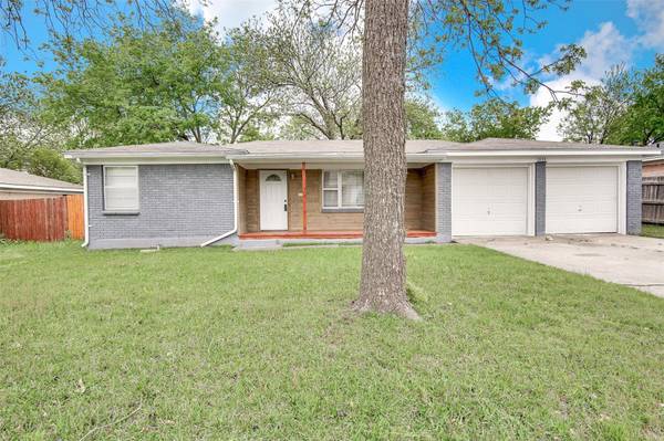 7833 Whitney Drive, White Settlement, TX 76108