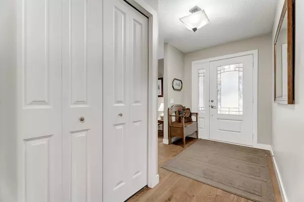 Calgary, AB T3B 4K7,107 Silver Hill WAY NW