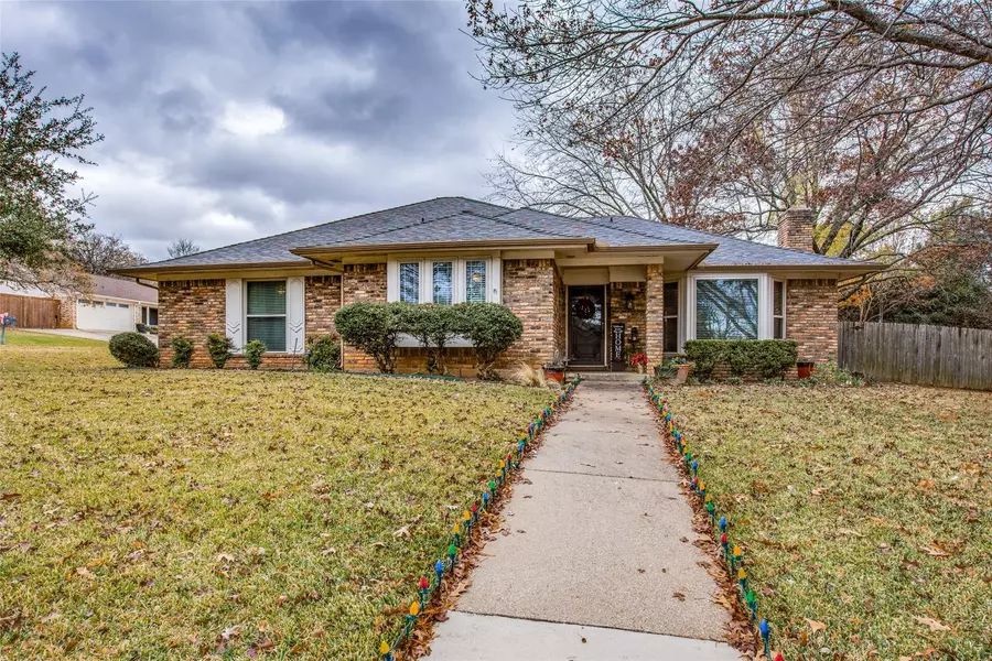 4612 Thousand Oaks Drive, Arlington, TX 76017