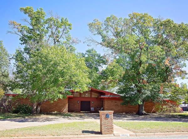 1011 Rolling Hills Drive S, Graham, TX 76450