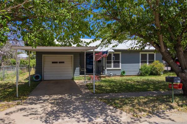 915 S Neches Street, Coleman, TX 76834