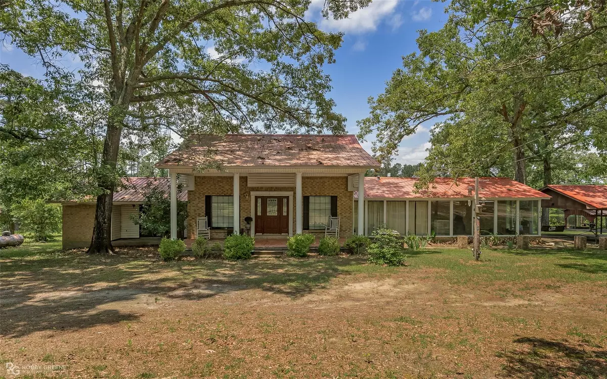 Vivian, LA 71082,10675 Cross Creek Road