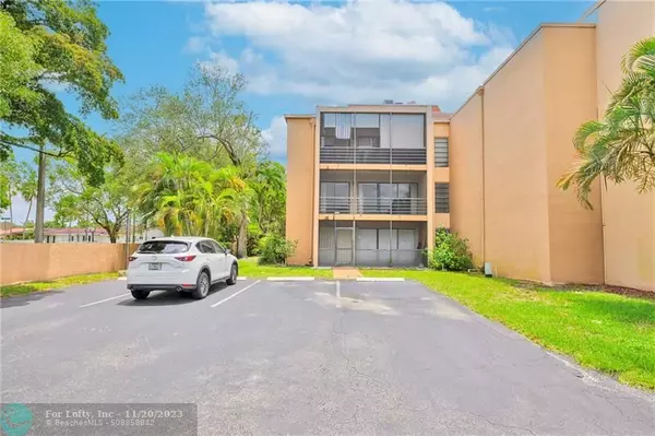 Hollywood, FL 33021,4000 N Hills Dr.  #28