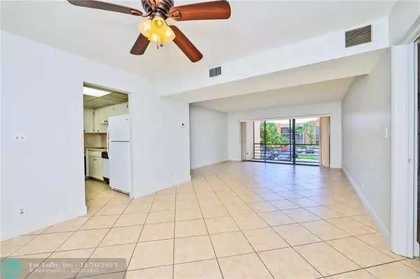 Hollywood, FL 33021,4000 N Hills Dr.  #28