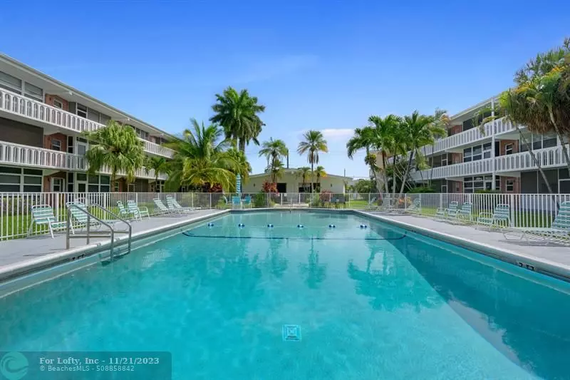 Hallandale Beach, FL 33009,161 NE 10  #15A