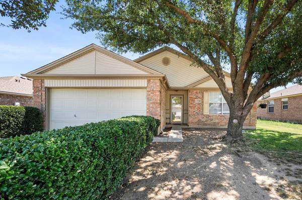 1520 Columbia Drive, Glenn Heights, TX 75154