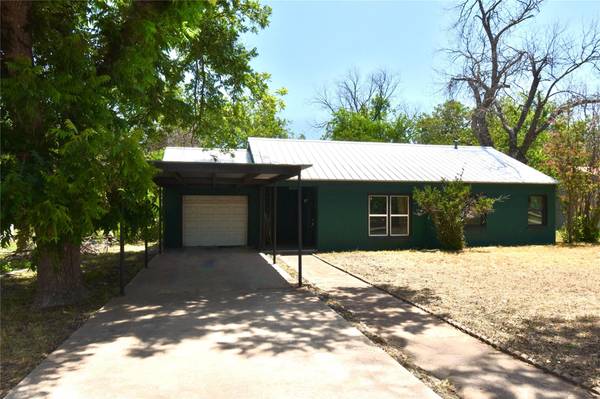 1905 S China Street, Brady, TX 76825