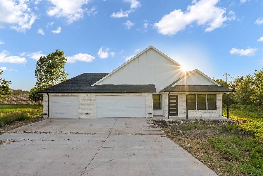 11 Red Road, Howe, TX 75459