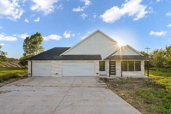 11 Red Road,  Howe,  TX 75459