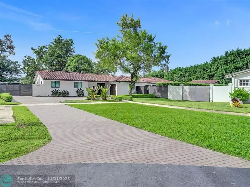 13992 Lake George Ct, Miami Lakes, FL 33014