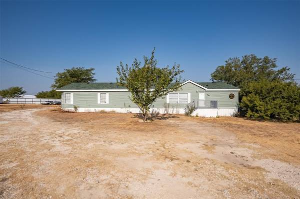 9109 Giant Drive, Joshua, TX 76058