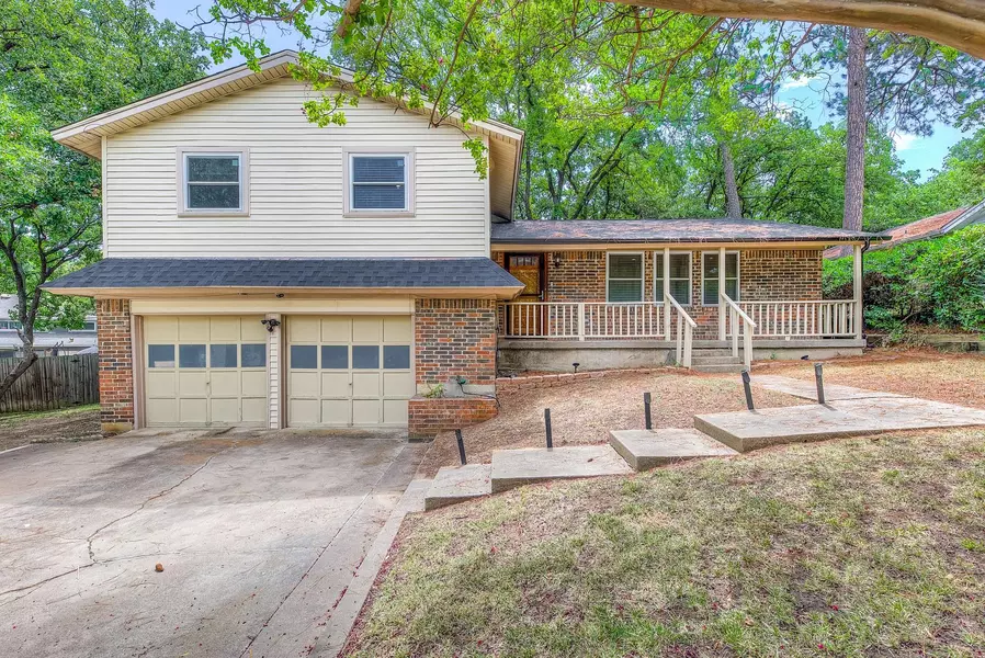 2604 Oak Cliff Lane, Arlington, TX 76012