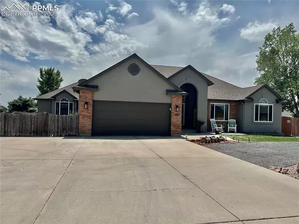 462 W Palmer Lake DR, Pueblo West, CO 81007