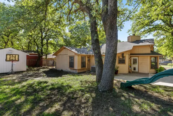 Azle, TX 76020,421 Misty Oaks Street