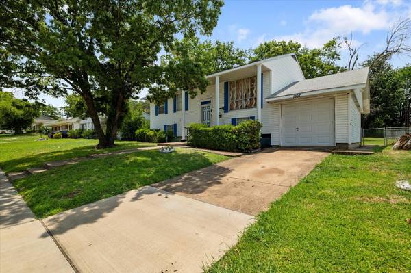 1102 Wycliff Drive, Garland, TX 75040