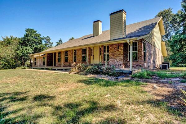 408 Quail Valley Road, Mount Vernon, TX 75457