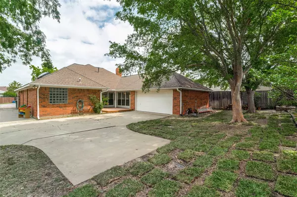 Carrollton, TX 75006,2112 Buckskin Circle