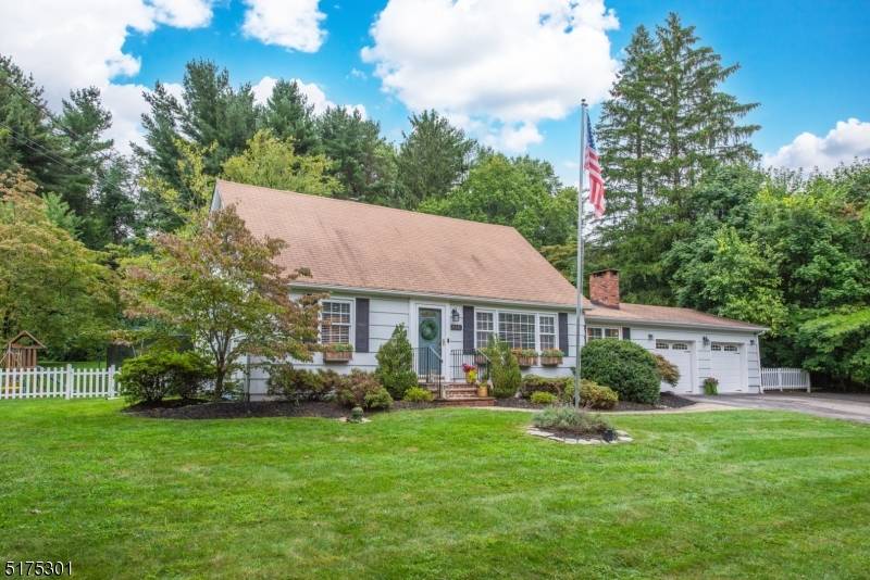 110 Oakdale Rd, Chester Boro, NJ 07930