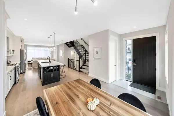 Calgary, AB T2M3R2,2502 16 ST NW