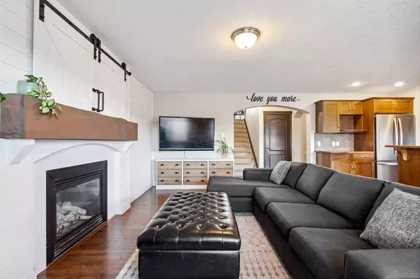 Calgary, AB T2X 0A7,195 Chapalina Mews SE