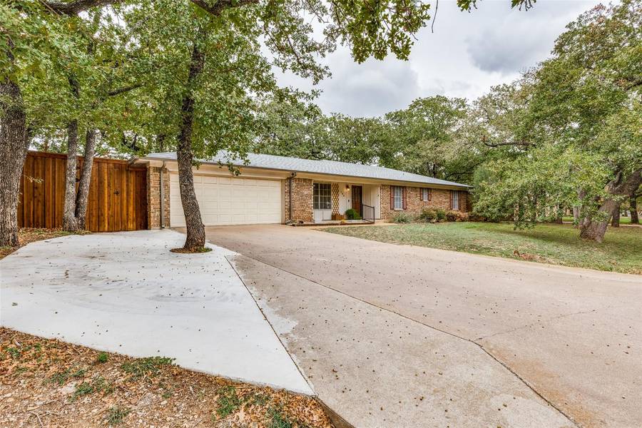 103 Cobb Drive, Joshua, TX 76058