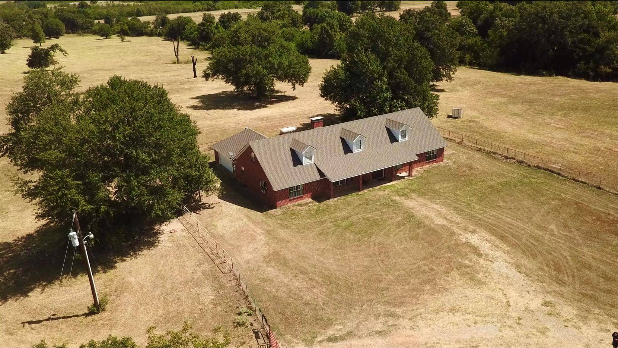 1693 County road 2105,  Ivanhoe,  TX 75447