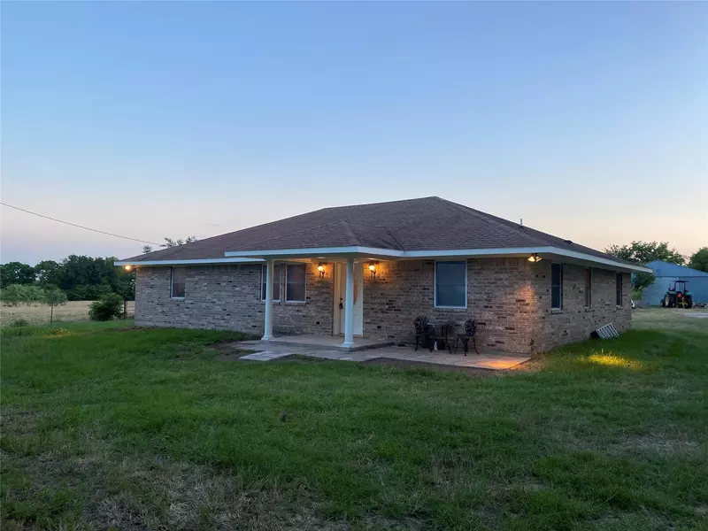 7617 NW CR 1360, Barry, TX 75102