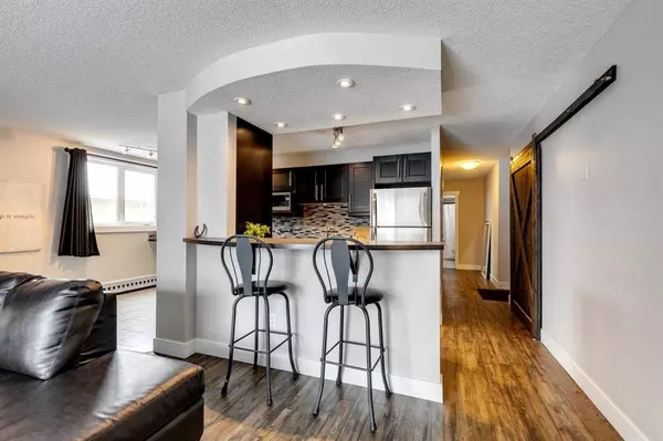 Calgary, AB T2E0J3,310 4 AVE NE #201