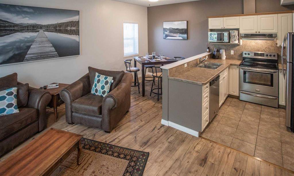 Calgary, AB T2V 0G8,622 56 AVE SW #206