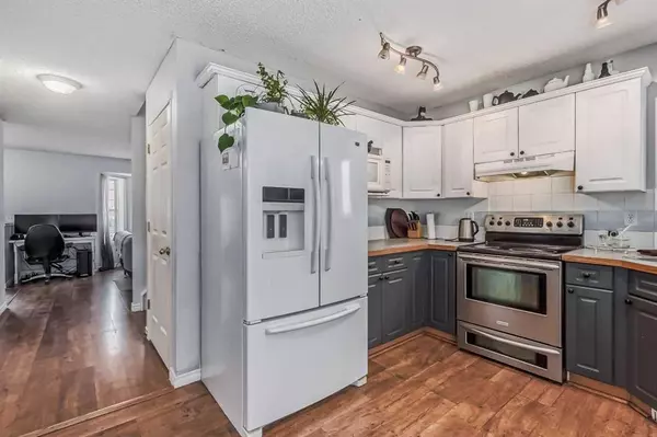 Calgary, AB T3K 4M7,196 Harvest Rose CIR NE