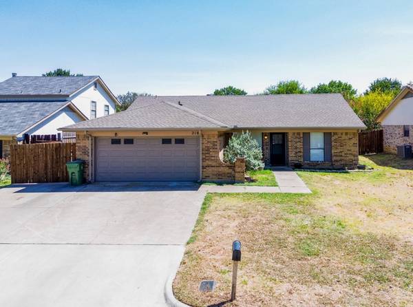 218 Kalmia Drive, Arlington, TX 76018