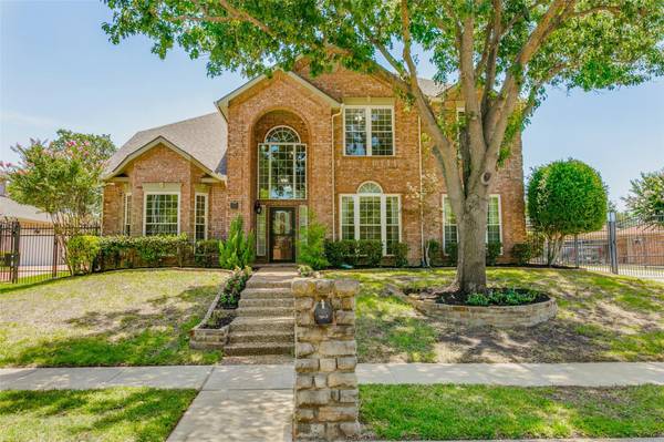 7612 Oak Knoll Drive, North Richland Hills, TX 76182