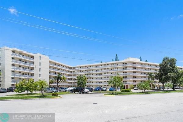 Aventura, FL 33160,2905 Point East Drive  #L-608