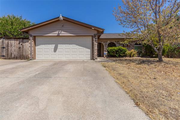 6532 Brookdale Drive, Watauga, TX 76148