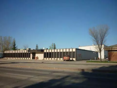 Grande Prairie, AB T8V 2M5,10604 100 ST