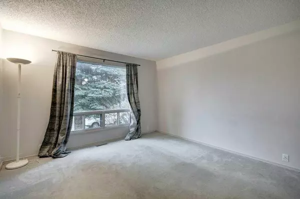 Calgary, AB T2W 5B1,3538 Cedarille DR SW