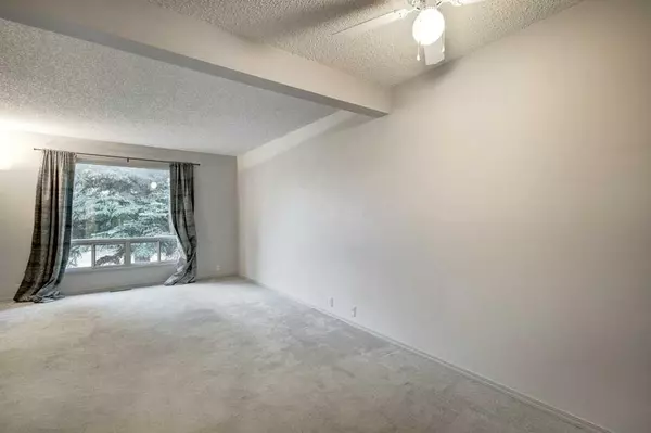 Calgary, AB T2W 5B1,3538 Cedarille DR SW