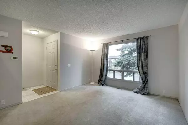 Calgary, AB T2W 5B1,3538 Cedarille DR SW