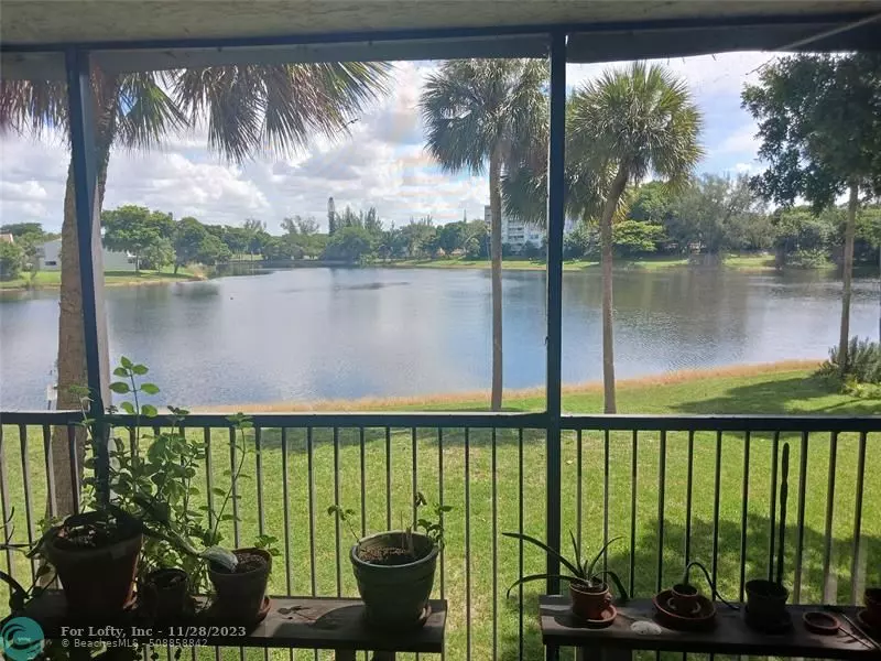 6475 W Oakland Park Blvd  #211, Lauderhill, FL 33313