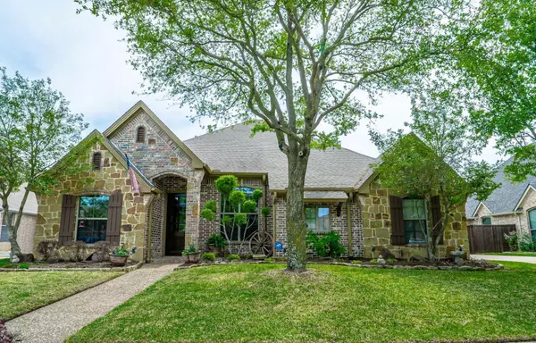 8228 Regency Drive,  North Richland Hills,  TX 76182