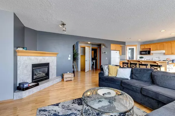 Calgary, AB T3K 5E3,101 Coville CRES NE