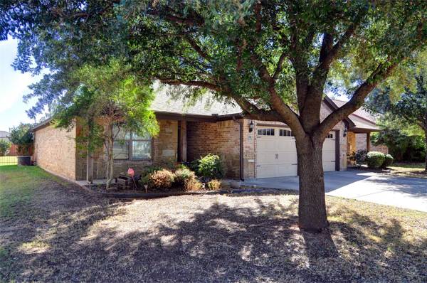 241 Hilltop Drive, Springtown, TX 76082