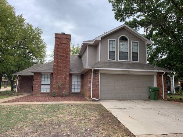 800 Ackers Drive, Arlington, TX 76001