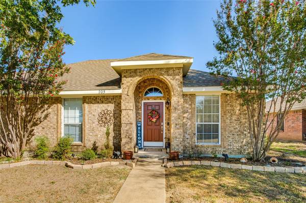 205 Quail Run Road,  Red Oak,  TX 75154