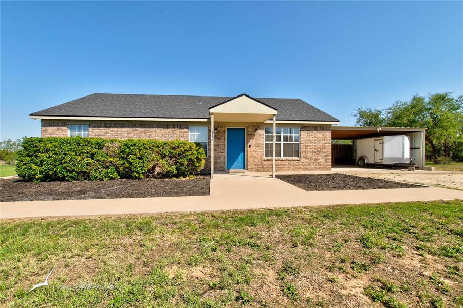 634 Mccartney Lane, Tye, TX 79563