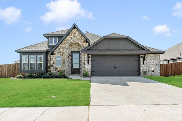 204 Claywood Drive, Glenn Heights, TX 75154