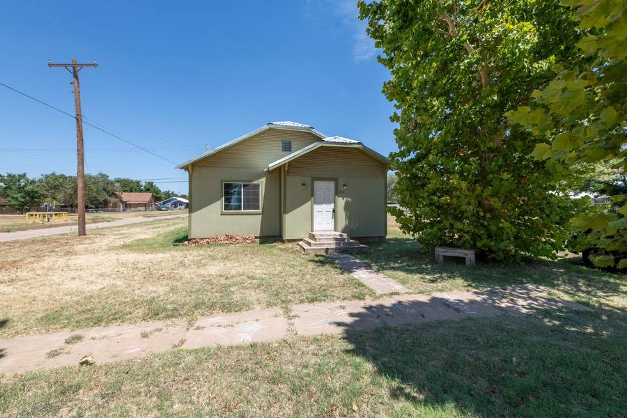 1110 Avenue C NW, Childress, TX 79201