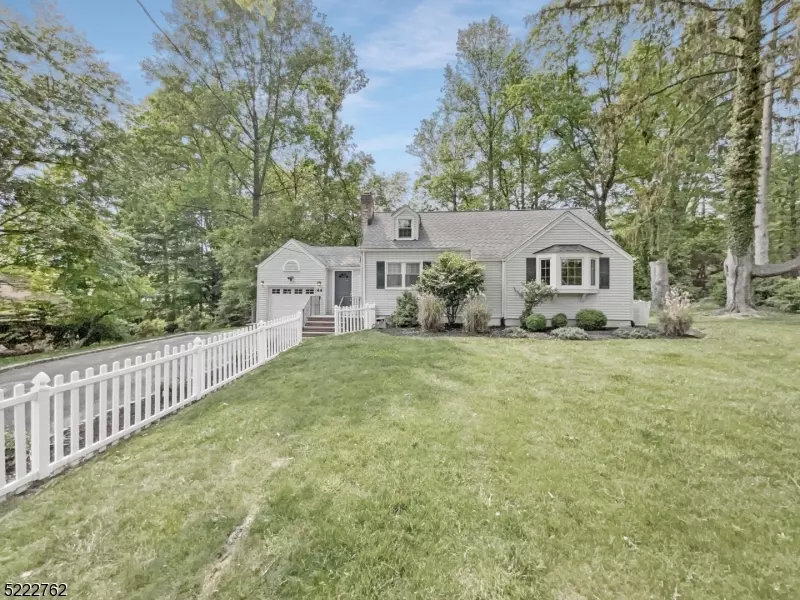 44 Lakeview Dr, Morris Plains Boro, NJ 07950