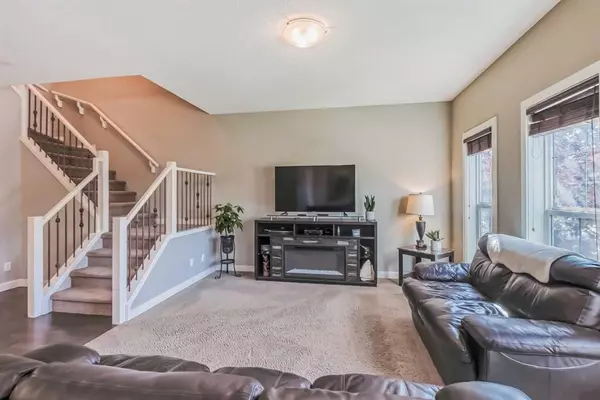 Airdrie, AB T4A 0L3,1029 Kingston CRES SE